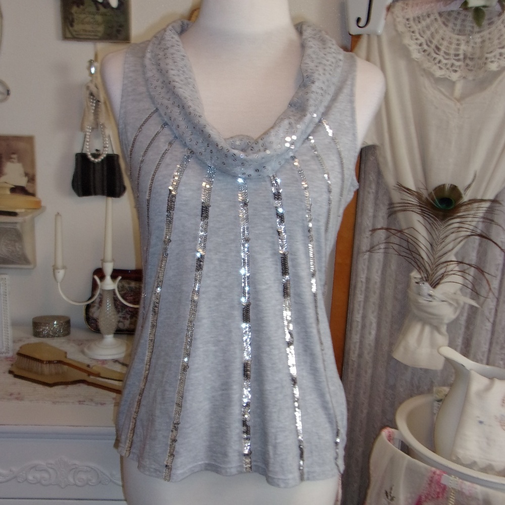 CLEARANCE PRICE White House Black Market Top